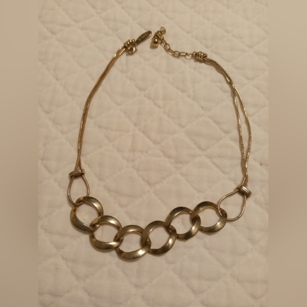 Yellow silver or gold plated necklace. Not marked but tarnishes.